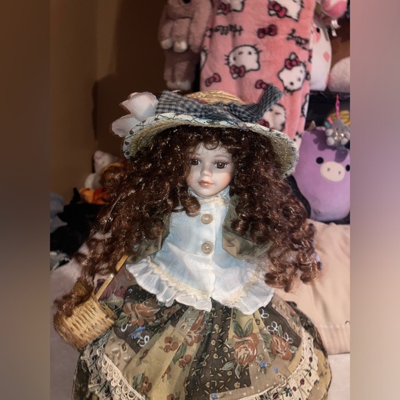 Porcelain doll with brown curly hair holding a basket lamp - Picture 2 of 5